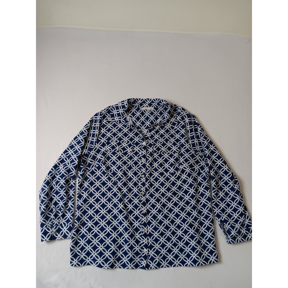 Notations Woman 2X Navy Blue White Geometric Print Button Up Blouse STB1426